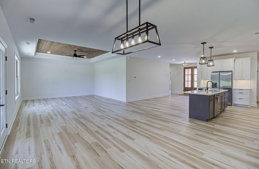 Vonore, Tennessee, 37885, United States, 3 Bedrooms Bedrooms, ,2 BathroomsBathrooms,Residential,Forsale,1910199