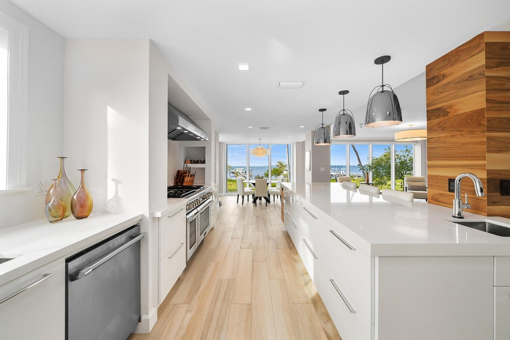 Key Largo, Florida, 33037, United States, 5 Bedrooms Bedrooms, ,3.5 BathroomsBathrooms,Residential,Forsale,1971978