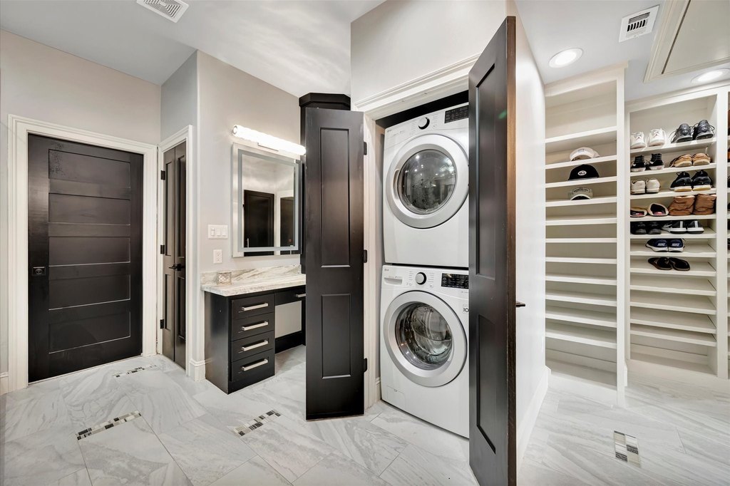 Seabrook, Texas, 77586, United States, 5 Bedrooms Bedrooms, ,4 BathroomsBathrooms,Residential,Forsale,1954136