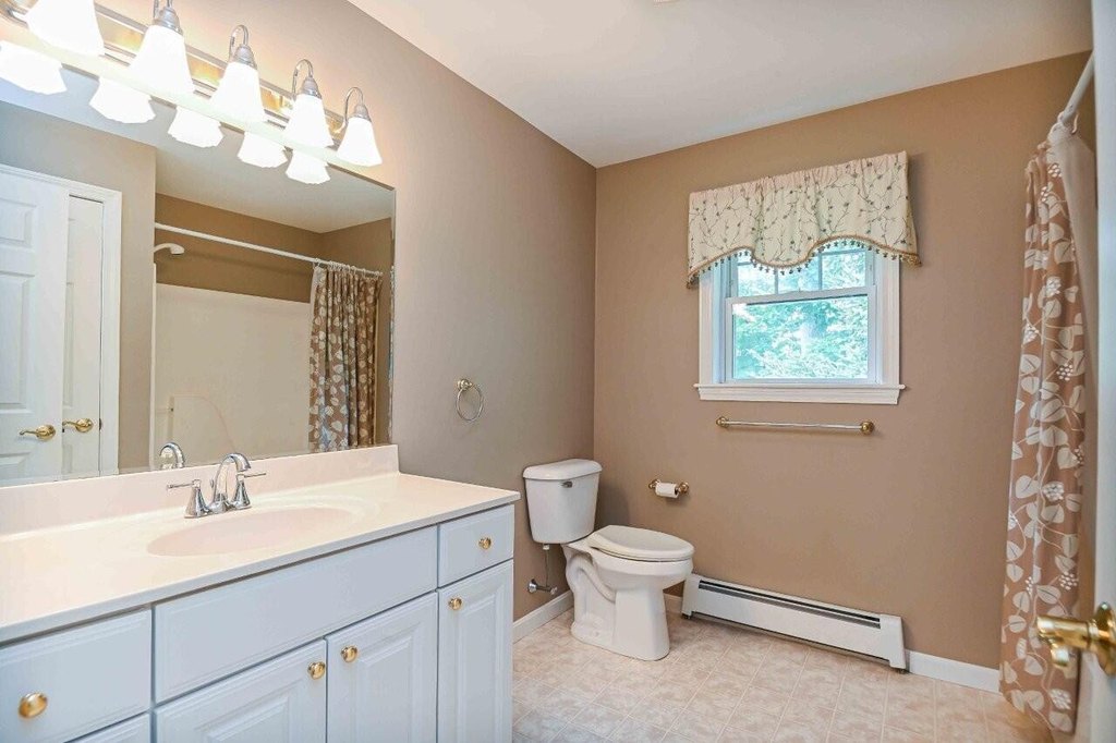 York, Maine, 03909, United States, 2 Bedrooms Bedrooms, ,2 BathroomsBathrooms,Residential,Forsale,1941227