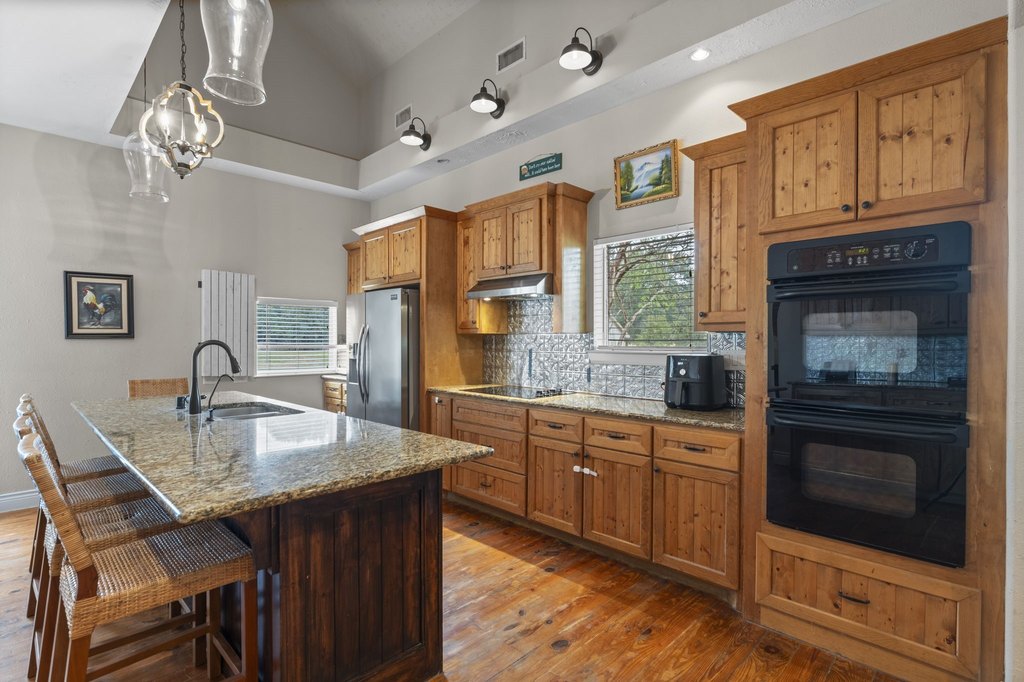 Montgomery, Texas, 77316, United States, 5 Bedrooms Bedrooms, ,3 BathroomsBathrooms,Residential,Forsale,1973417