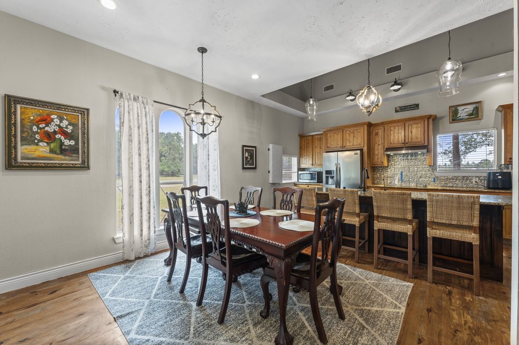 Montgomery, Texas, 77316, United States, 5 Bedrooms Bedrooms, ,3 BathroomsBathrooms,Residential,Forsale,1973417