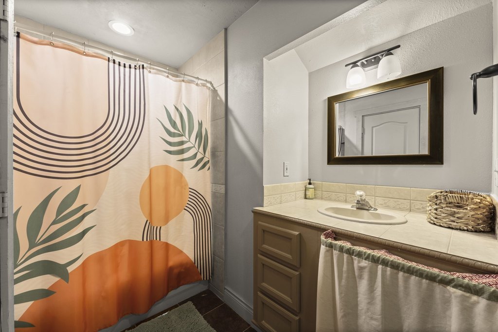 Montgomery, Texas, 77316, United States, 5 Bedrooms Bedrooms, ,3 BathroomsBathrooms,Residential,Forsale,1973417