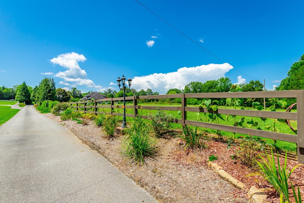 Ringgold, Georgia, 30736, United States, 5 Bedrooms Bedrooms, ,3.5 BathroomsBathrooms,Residential,Forsale,2009483