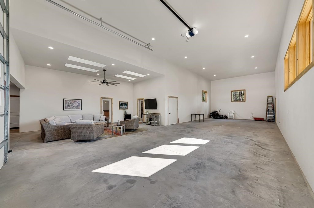 Custer, South Dakota, 57730, United States, 2 Bedrooms Bedrooms, ,2 BathroomsBathrooms,Residential,Forsale,1962260