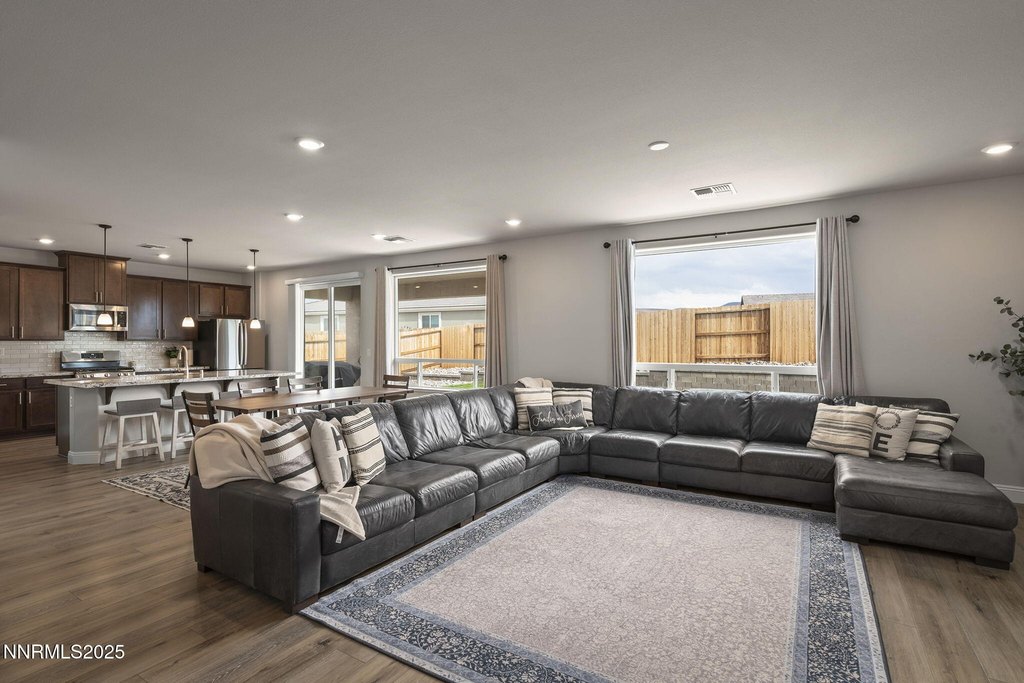 Sparks, Nevada, 89441, United States, 3 Bedrooms Bedrooms, ,2 BathroomsBathrooms,Residential,Forsale,1954160