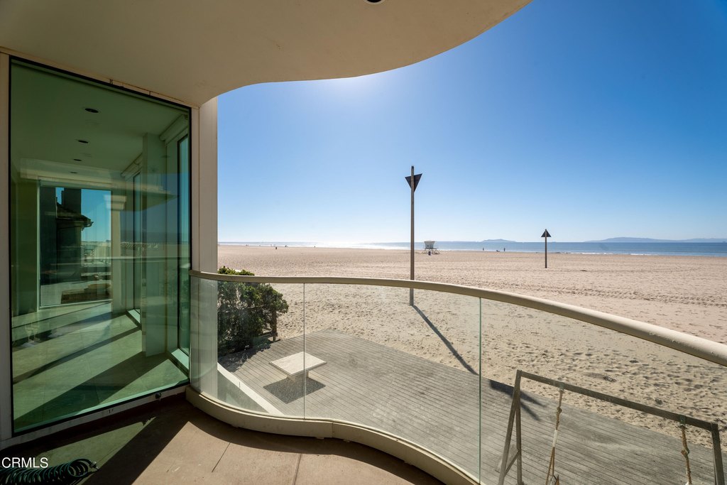 Oxnard, California, 93035, United States, 4 Bedrooms Bedrooms, ,4.5 BathroomsBathrooms,Residential,Forsale,1985940