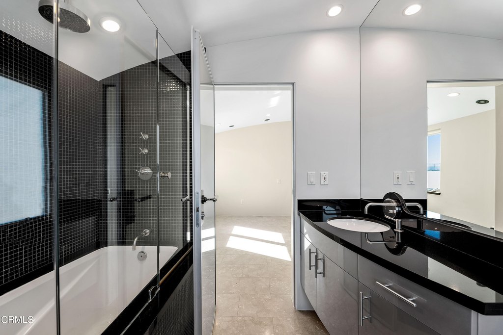 Oxnard, California, 93035, United States, 4 Bedrooms Bedrooms, ,4.5 BathroomsBathrooms,Residential,Forsale,1985940