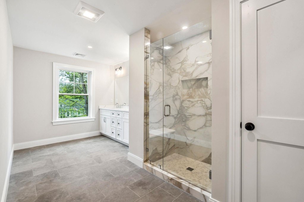 Kittery, Maine, 03905, United States, 4 Bedrooms Bedrooms, ,2.5 BathroomsBathrooms,Residential,Forsale,2002410