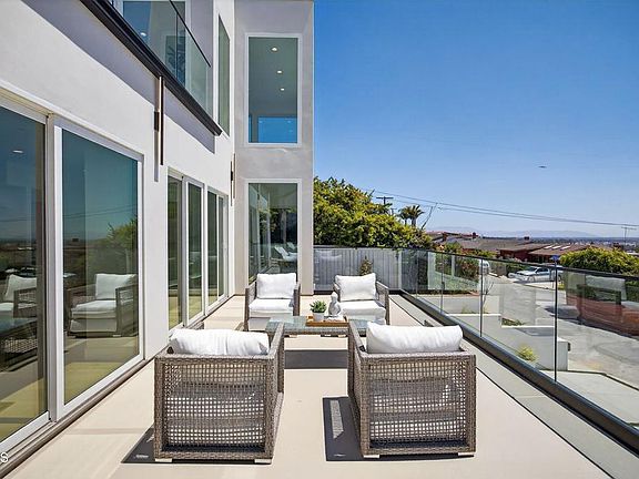 Ventura, California, 93001, United States, 4 Bedrooms Bedrooms, ,1.5 BathroomsBathrooms,Residential,Forsale,1963632