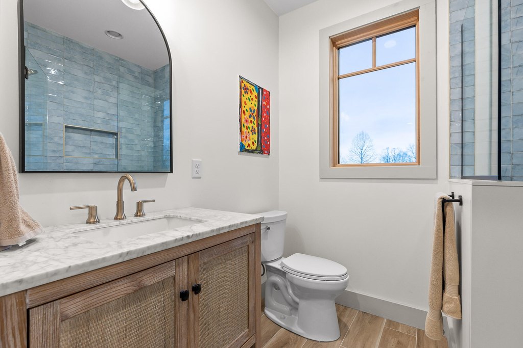 Signal Mountain, Tennessee, 37377, United States, 5 Bedrooms Bedrooms, ,5.5 BathroomsBathrooms,Residential,Forsale,1995324