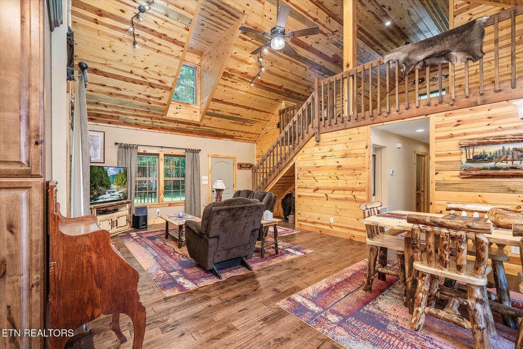 Jamestown, Tennessee, 38556, United States, 2 Bedrooms Bedrooms, ,2.5 BathroomsBathrooms,Residential,Forsale,1929822