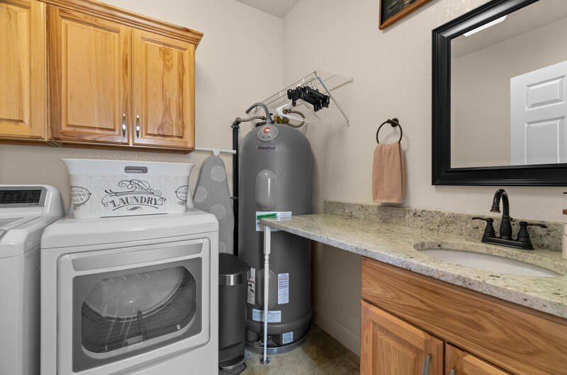 Dandridge, Tennessee, 37725, United States, 5 Bedrooms Bedrooms, ,4.5 BathroomsBathrooms,Residential,Forsale,1962203