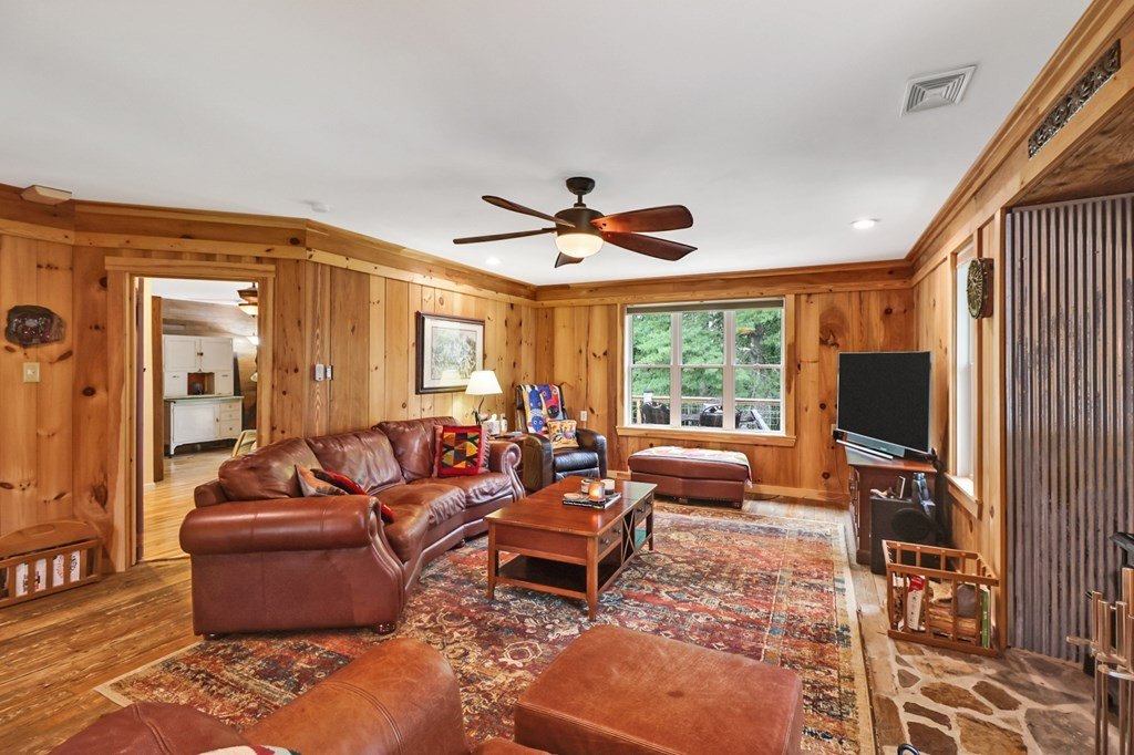 Allardt, Tennessee, 38504, United States, 2 Bedrooms Bedrooms, ,2 BathroomsBathrooms,Residential,Forsale,1953791