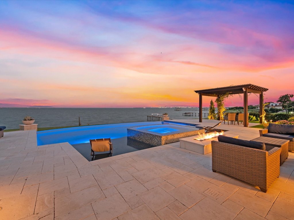 La Porte, Texas, 77571, United States, 4 Bedrooms Bedrooms, ,3.5 BathroomsBathrooms,Residential,Forsale,1973422