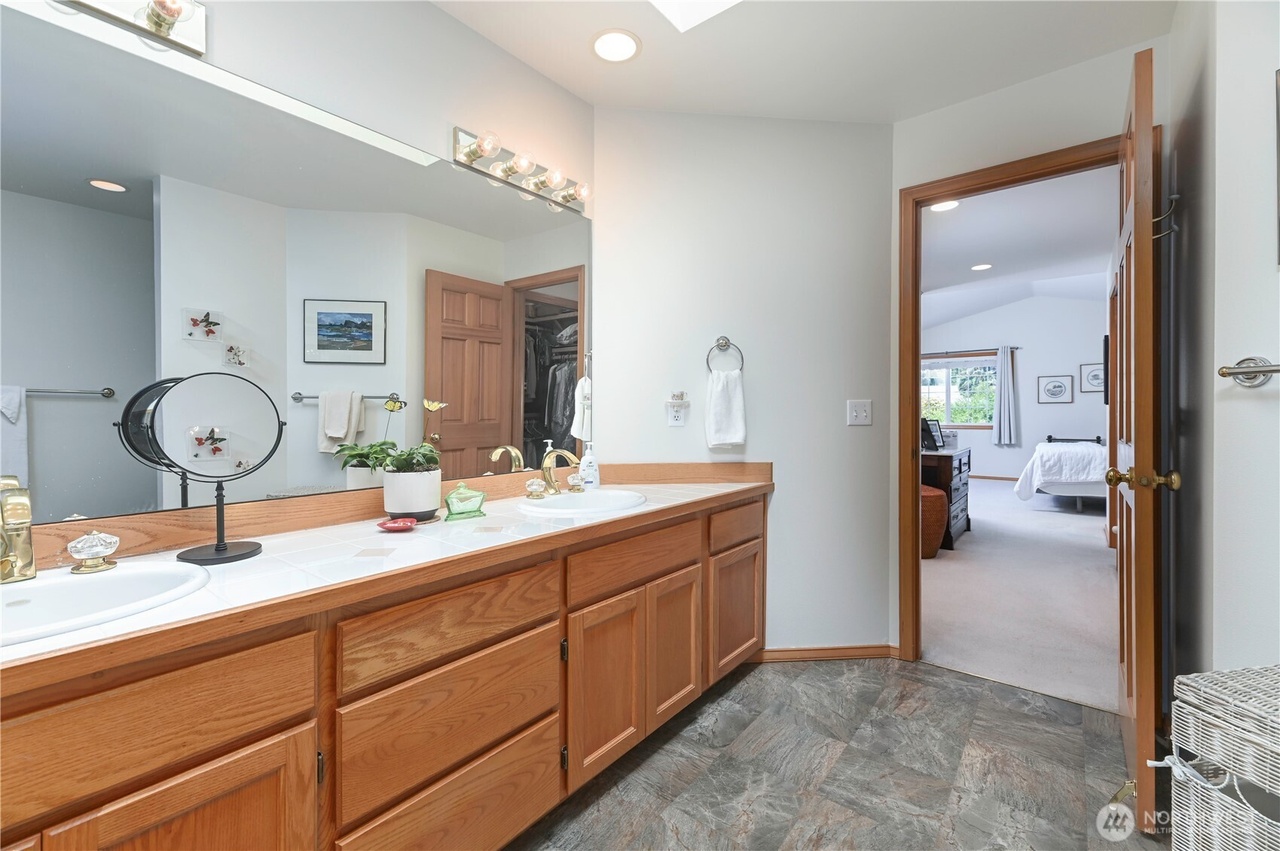 Mill Creek, Washington, 98012, United States, 2 Bedrooms Bedrooms, ,3 BathroomsBathrooms,Residential,Forsale,1965874