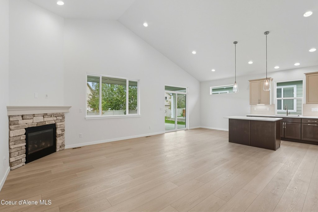 Coeur d'Alene, Idaho, 83815, United States, 4 Bedrooms Bedrooms, ,3 BathroomsBathrooms,Residential,Forsale,1984592