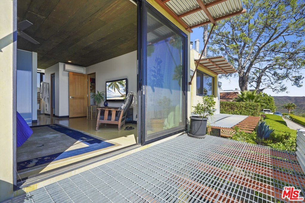 Malibu, California, 90265, United States, 3 Bedrooms Bedrooms, ,2.5 BathroomsBathrooms,Residential,Forsale,2001436