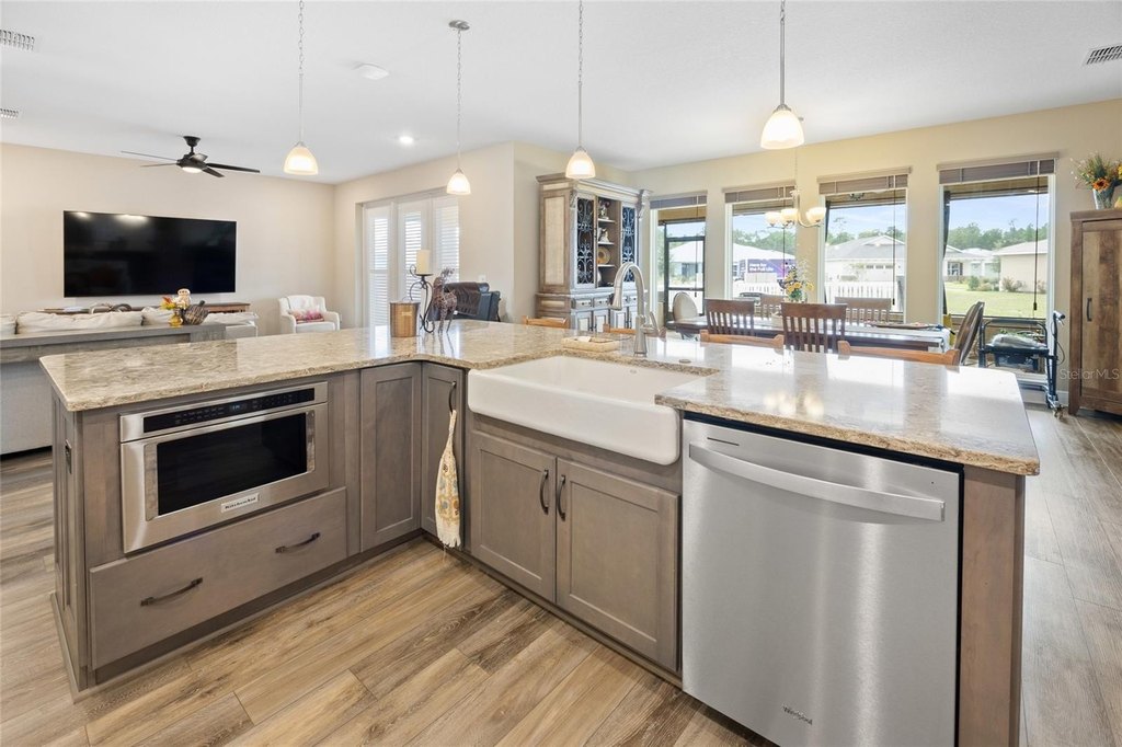 OCALA, Florida, 34481, United States, 3 Bedrooms Bedrooms, ,3 BathroomsBathrooms,Residential,Forsale,1969785