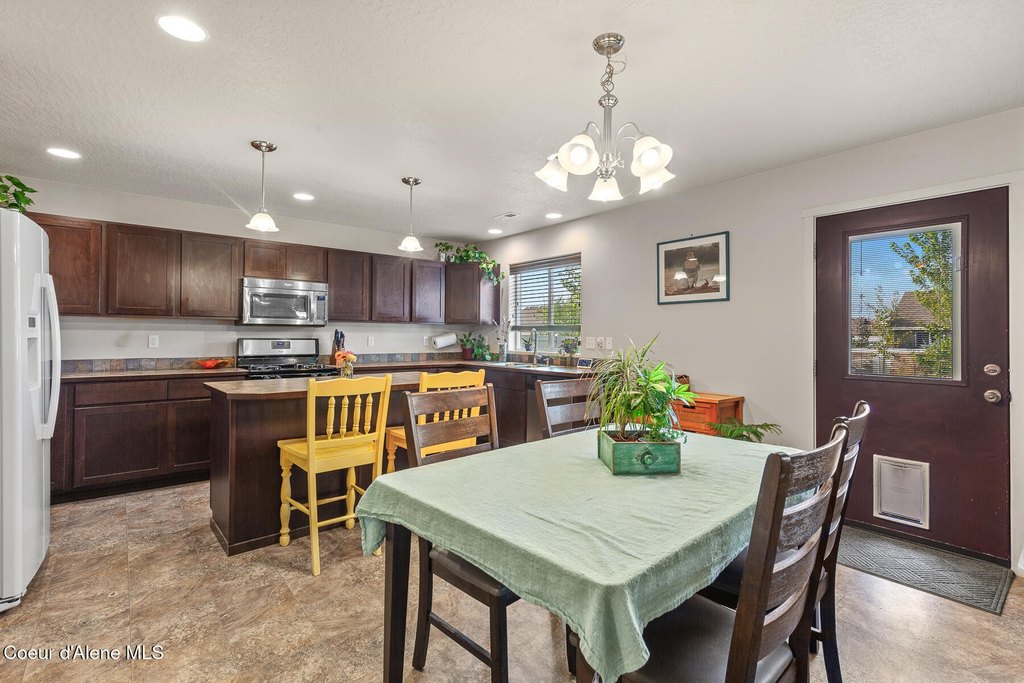 Coeur d'Alene, Idaho, 83815, United States, 3 Bedrooms Bedrooms, ,2.5 BathroomsBathrooms,Residential,Forsale,1984583