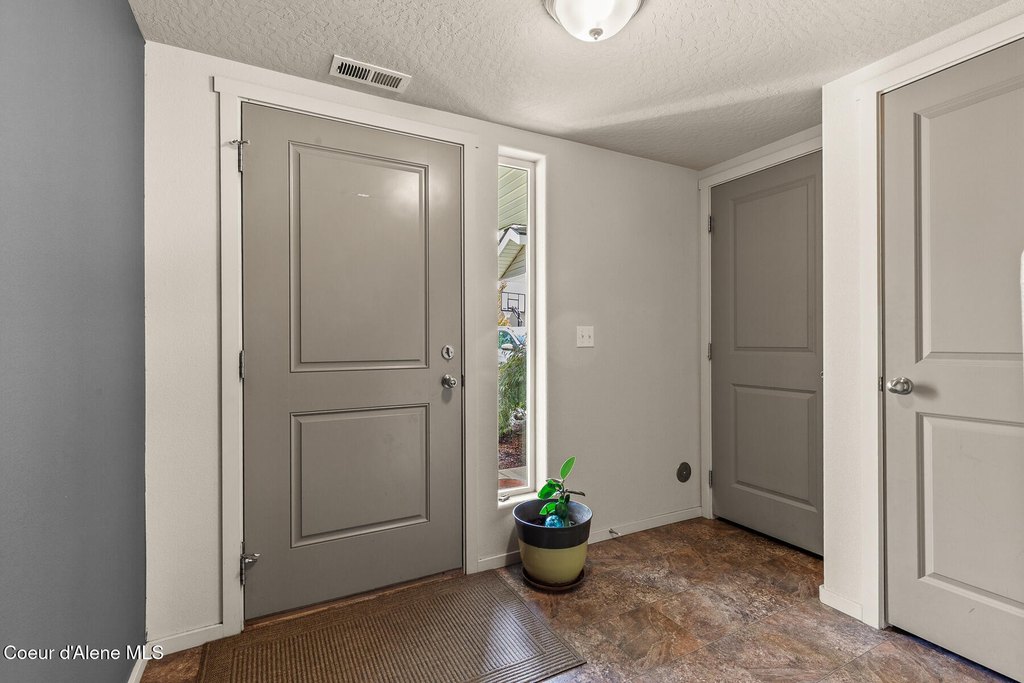 Coeur d'Alene, Idaho, 83815, United States, 3 Bedrooms Bedrooms, ,2.5 BathroomsBathrooms,Residential,Forsale,1984583