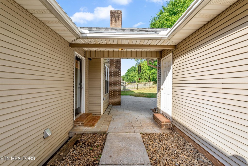 Maryville, Tennessee, 37803, United States, 3 Bedrooms Bedrooms, ,2 BathroomsBathrooms,Residential,Forsale,1952843