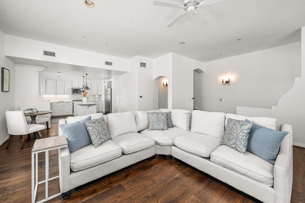 SANTA BARBARA, California, 93101, United States, 2 Bedrooms Bedrooms, ,2.5 BathroomsBathrooms,Residential,Forsale,2004320