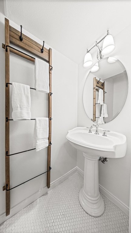 SANTA BARBARA, California, 93101, United States, 2 Bedrooms Bedrooms, ,2.5 BathroomsBathrooms,Residential,Forsale,2004320