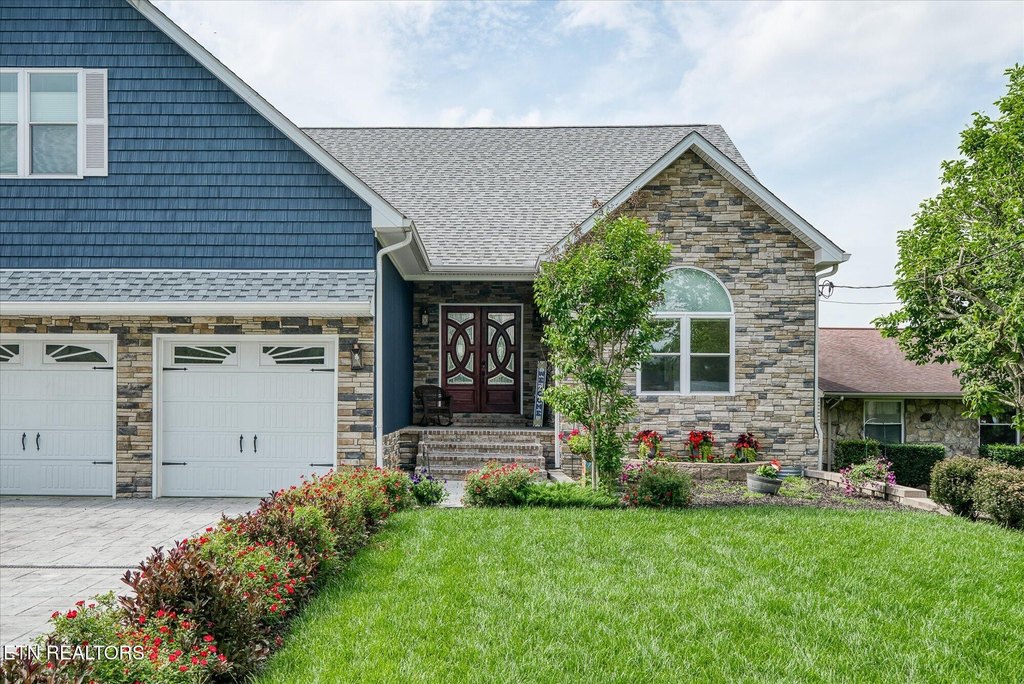 Crossville, Tennessee, 38572, United States, 3 Bedrooms Bedrooms, ,3.5 BathroomsBathrooms,Residential,Forsale,1886022