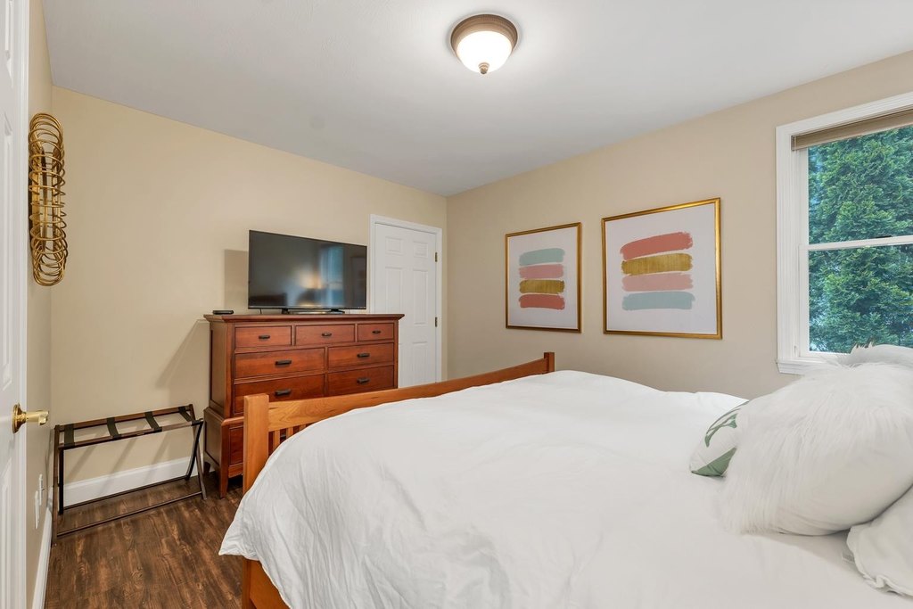 Laconia, New Hampshire, 03246, United States, 5 Bedrooms Bedrooms, ,3 BathroomsBathrooms,Residential,Forsale,1893890