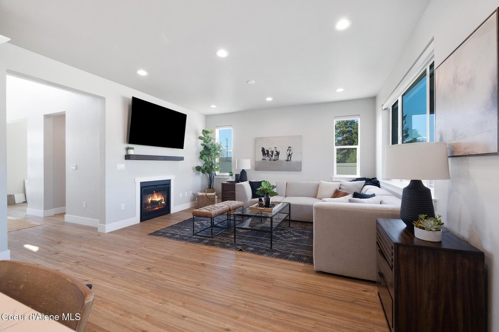 Sandpoint, Idaho, 83864, United States, 4 Bedrooms Bedrooms, ,3.5 BathroomsBathrooms,Residential,Forsale,1946357