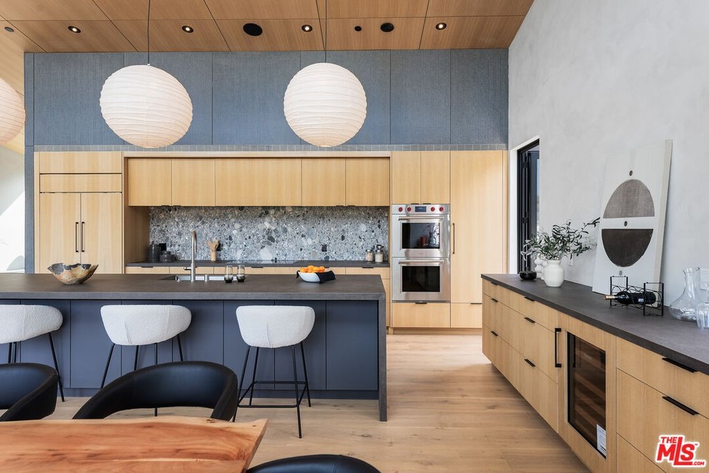 Malibu, California, 90265, United States, 3 Bedrooms Bedrooms, ,3 BathroomsBathrooms,Residential,Forsale,2004062