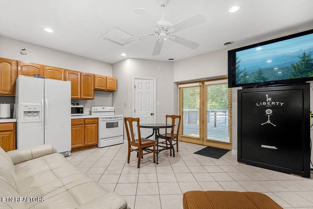 Lenoir City, Tennessee, 37771, United States, 4 Bedrooms Bedrooms, ,3.5 BathroomsBathrooms,Residential,Forsale,1960213