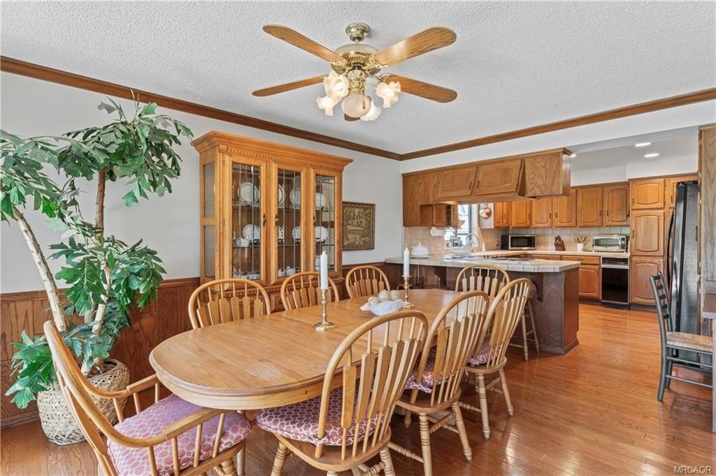 Lake Arrowhead, California, 92352, United States, 5 Bedrooms Bedrooms, ,5 BathroomsBathrooms,Residential,Forsale,1886287