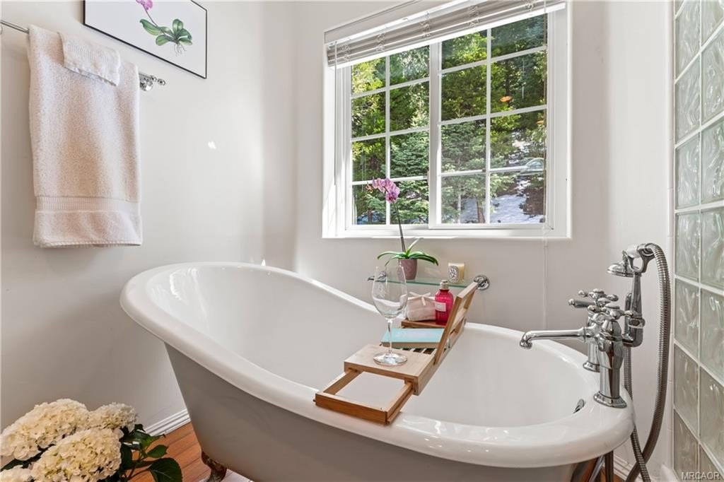 Lake Arrowhead, California, 92317, United States, 4 Bedrooms Bedrooms, ,4 BathroomsBathrooms,Residential,Forsale,1886288