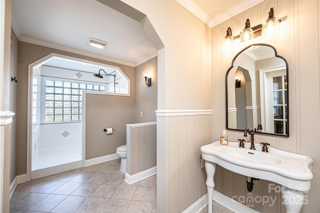 Hickory, North Carolina, 28601, United States, 3 Bedrooms Bedrooms, ,2 BathroomsBathrooms,Residential,Forsale,2014455