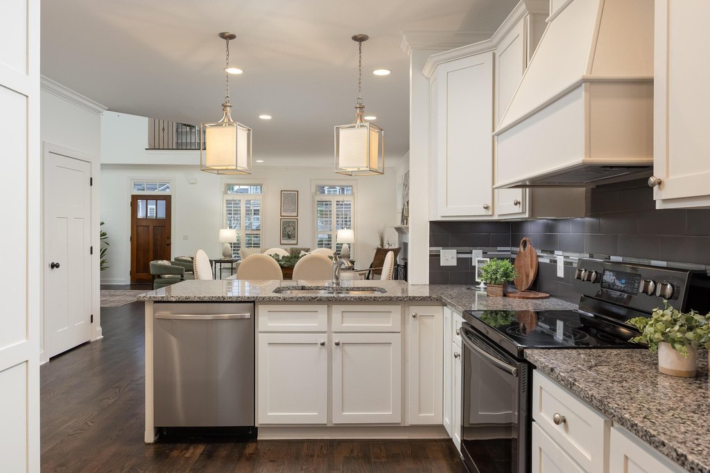 Chattanooga, Tennessee, 37405, United States, 4 Bedrooms Bedrooms, ,3.5 BathroomsBathrooms,Residential,Forsale,2009603