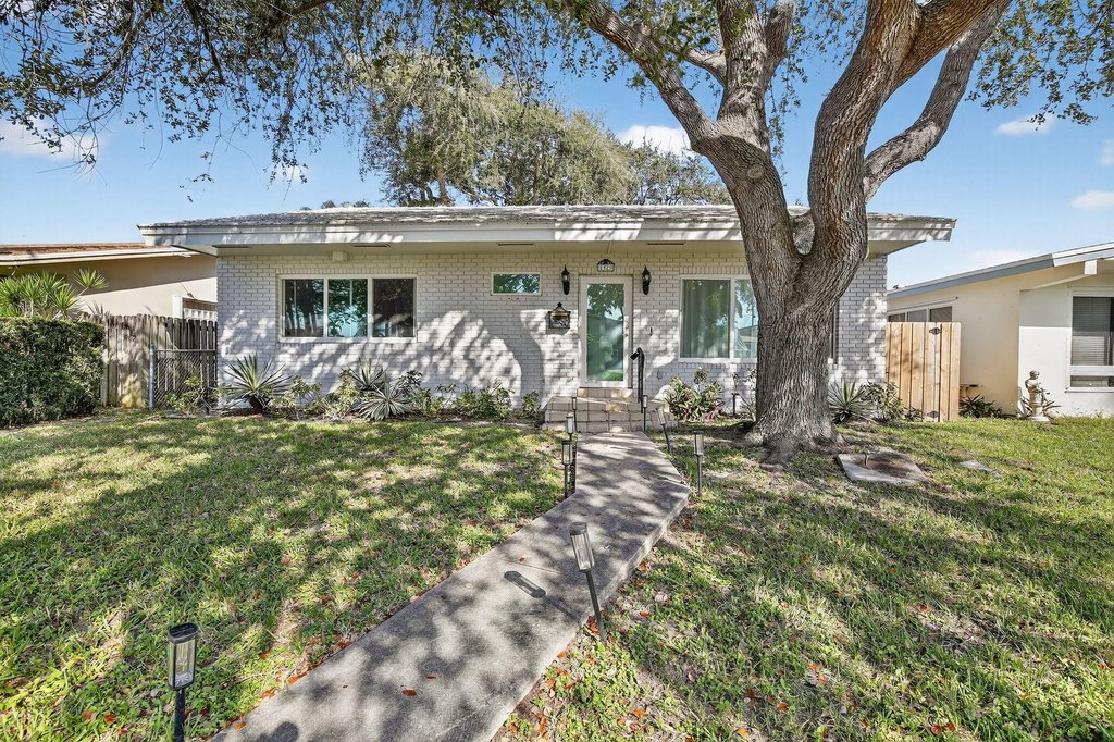 Hollywood, Florida, 33019, United States, 3 Bedrooms Bedrooms, ,2 BathroomsBathrooms,Residential,Forsale,2009886