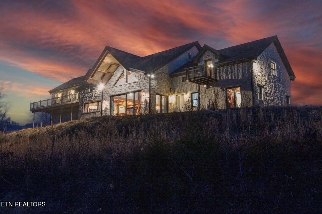 Kingston, Tennessee, 37763, United States, 5 Bedrooms Bedrooms, ,4 BathroomsBathrooms,Residential,Forsale,2012718