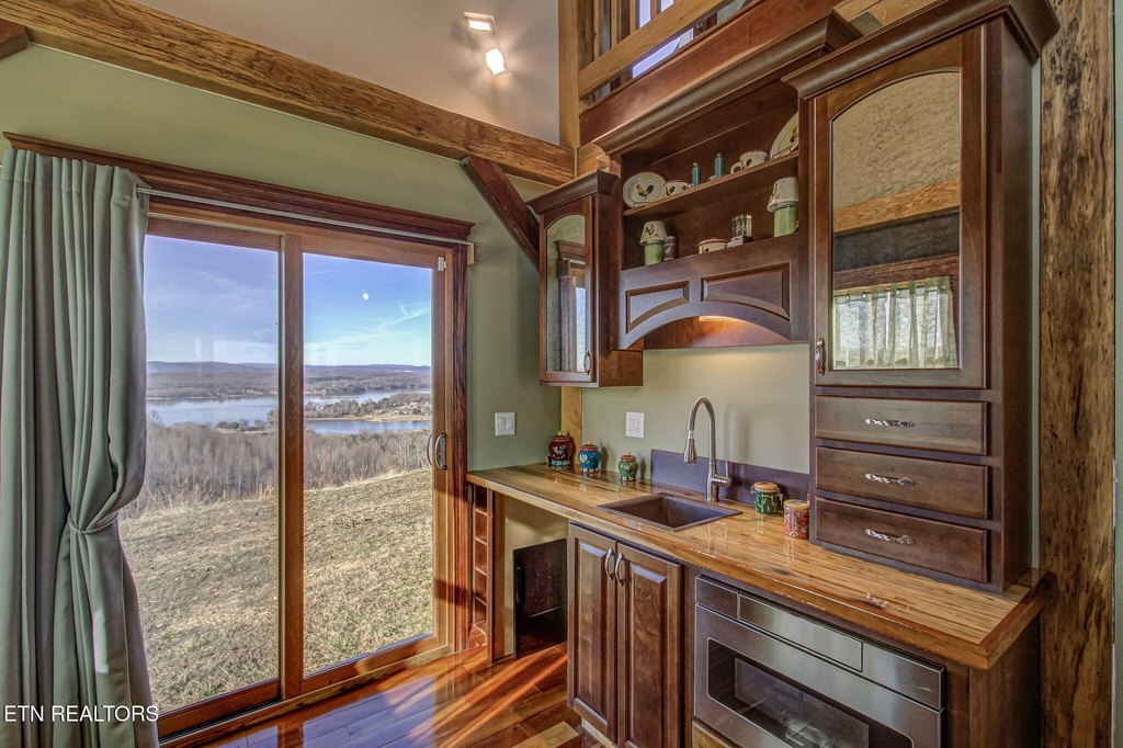 Kingston, Tennessee, 37763, United States, 5 Bedrooms Bedrooms, ,4 BathroomsBathrooms,Residential,Forsale,2012718