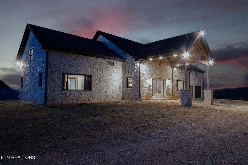 Kingston, Tennessee, 37763, United States, 5 Bedrooms Bedrooms, ,4 BathroomsBathrooms,Residential,Forsale,2012718