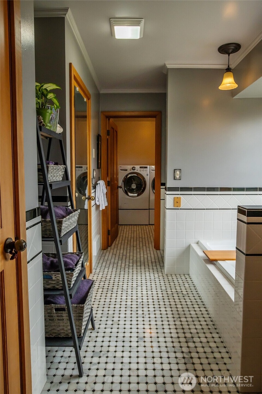 Lopez Island, Washington, 98261, United States, 2 Bedrooms Bedrooms, ,3 BathroomsBathrooms,Residential,Forsale,1965875