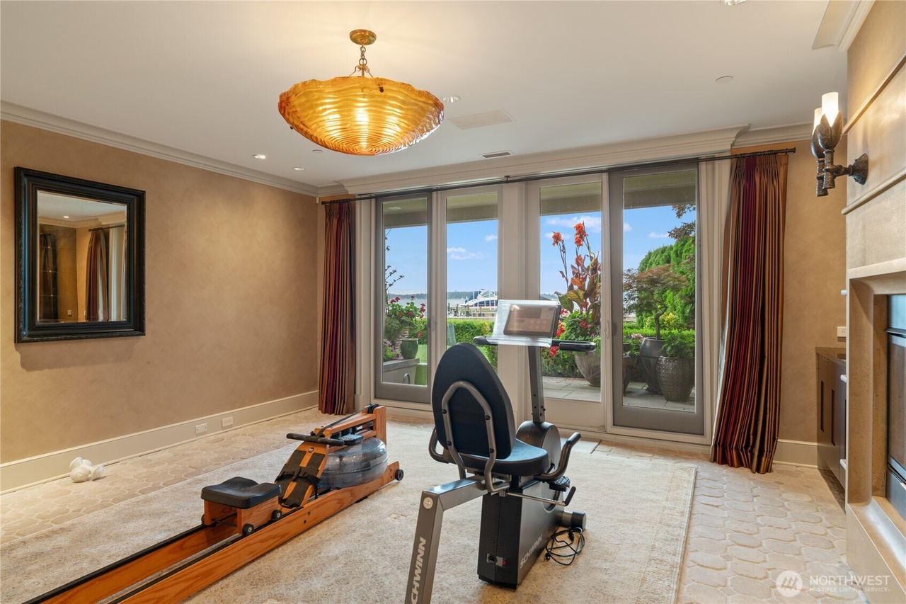 Kirkland, Washington, 98033, United States, 3 Bedrooms Bedrooms, ,3 BathroomsBathrooms,Residential,Forsale,1965877