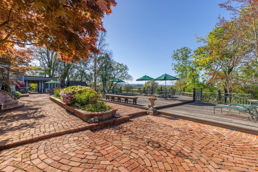 Windsor, California, 95492, United States, 5 Bedrooms Bedrooms, ,4 BathroomsBathrooms,Residential,Forsale,2004744