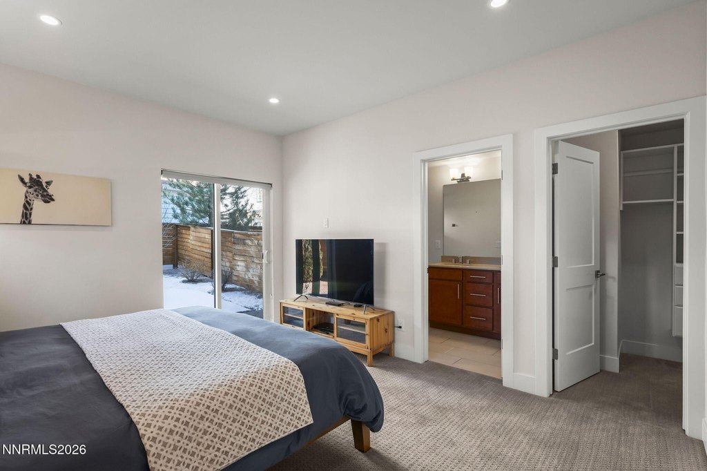 Reno, Nevada, 89501, United States, 2 Bedrooms Bedrooms, ,2 BathroomsBathrooms,Residential,Forsale,2012836