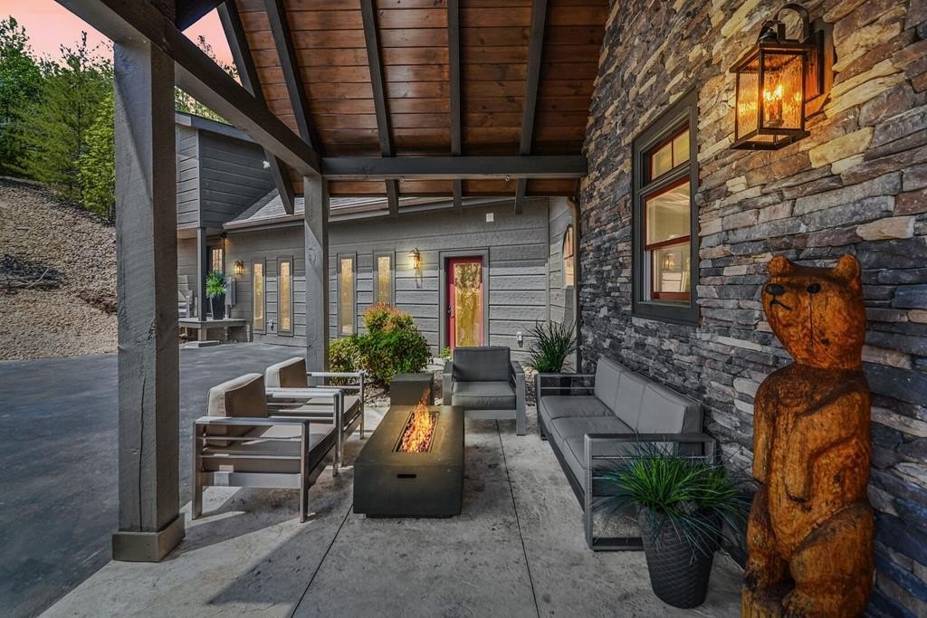 Sevierville, Tennessee, 37862, United States, 3 Bedrooms Bedrooms, ,6.5 BathroomsBathrooms,Residential,Forsale,2011936