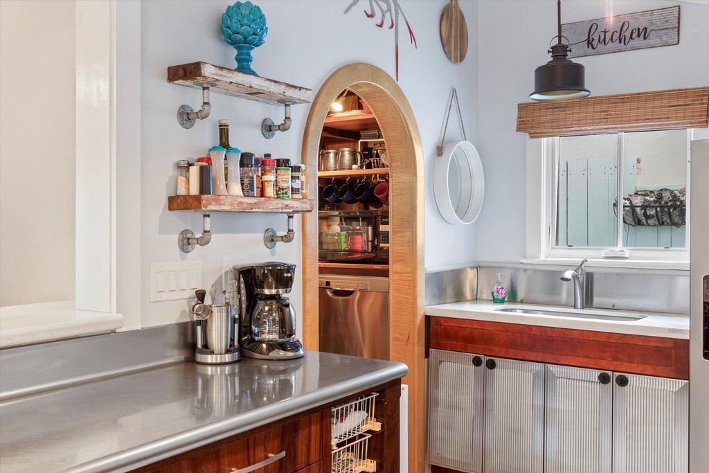 Key West, Florida, 33040, United States, 3 Bedrooms Bedrooms, ,1.5 BathroomsBathrooms,Residential,Forsale,1972001