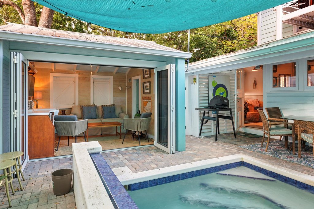 Key West, Florida, 33040, United States, 3 Bedrooms Bedrooms, ,1.5 BathroomsBathrooms,Residential,Forsale,1972001