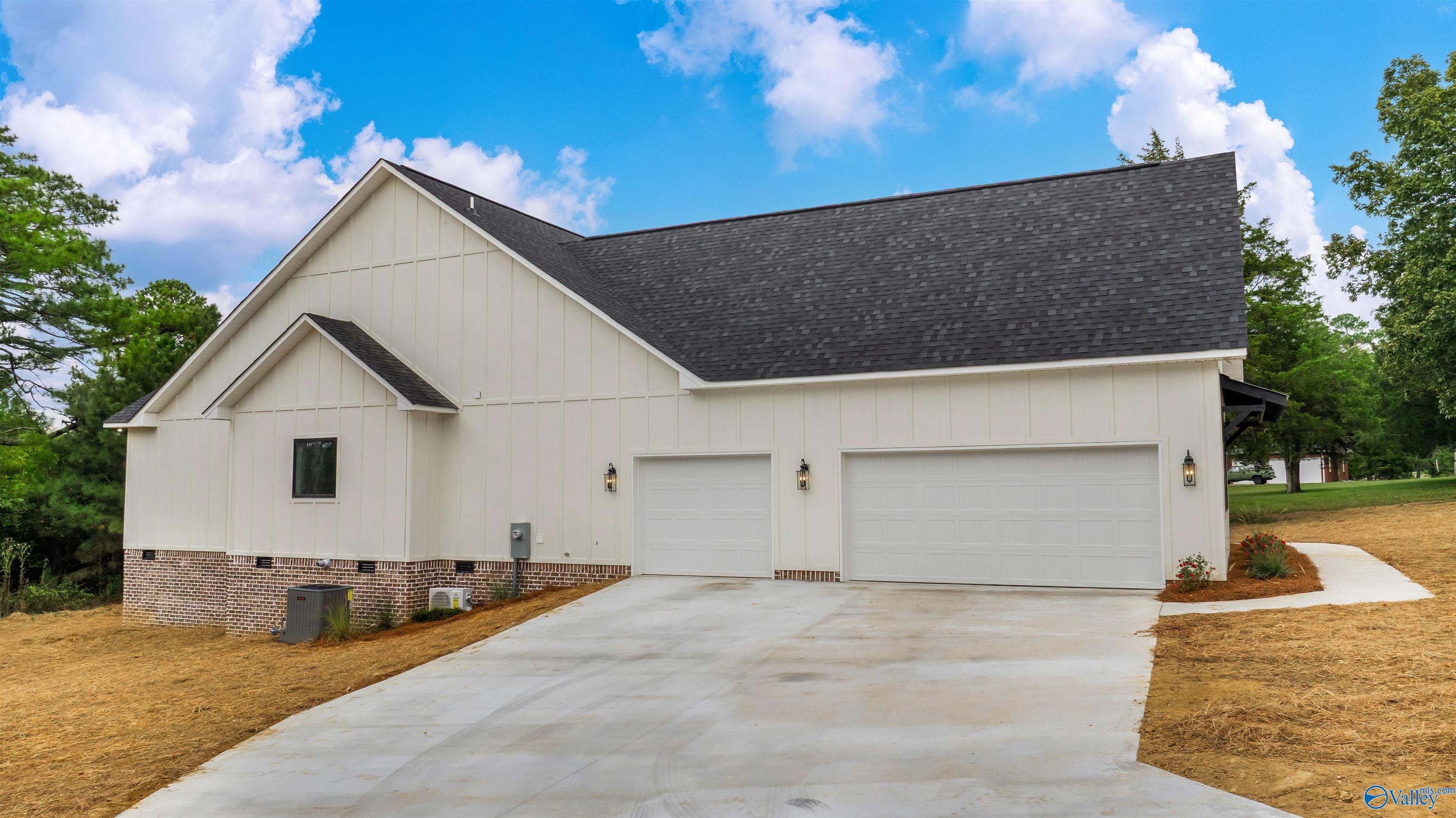 Fort Payne, Alabama, 35967, United States, 4 Bedrooms Bedrooms, ,3.5 BathroomsBathrooms,Residential,Forsale,2007685