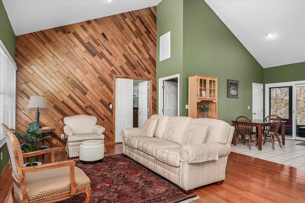 Byrdstown, Tennessee, 38549, United States, 3 Bedrooms Bedrooms, ,3 BathroomsBathrooms,Residential,Forsale,1967348